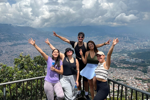 Medellin: Paths to Cerro El Picacho Hiking Tour with Picnic