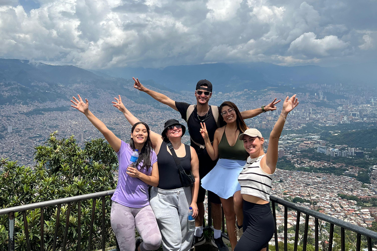 Medellin: Paths to Cerro El Picacho Hiking Tour with Picnic