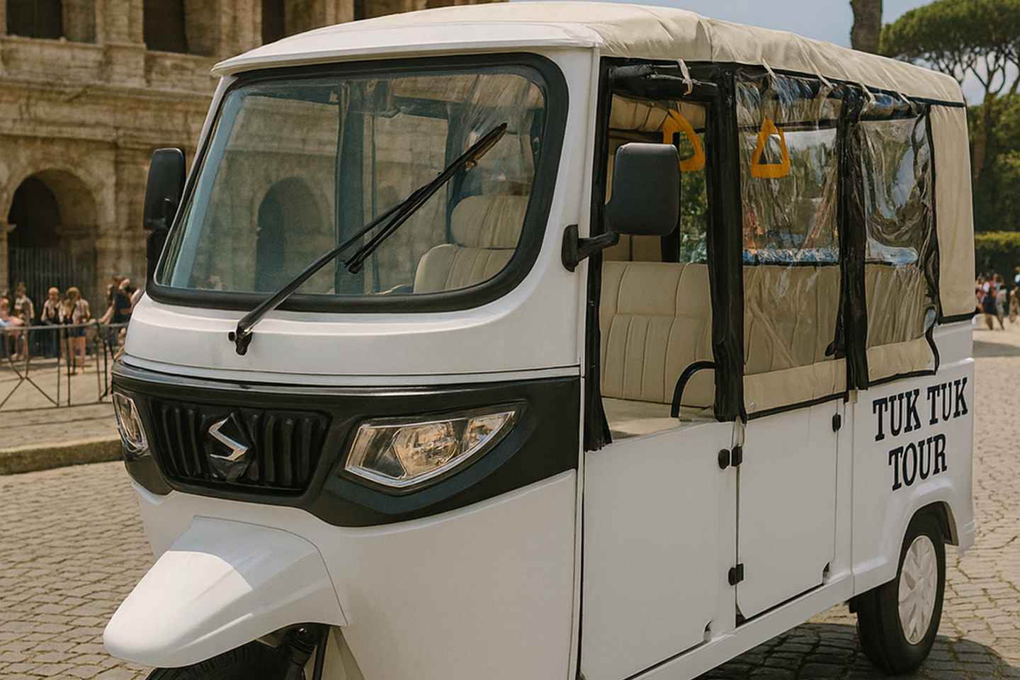 Rome: Photography service with Electric tuk tuk