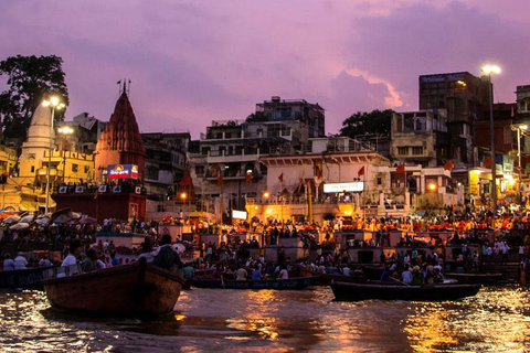 Varanasi: Show da Cerimônia Assi Ghat Arti e passeio de barco pelo GangesSomente para guias de turismo profissionais