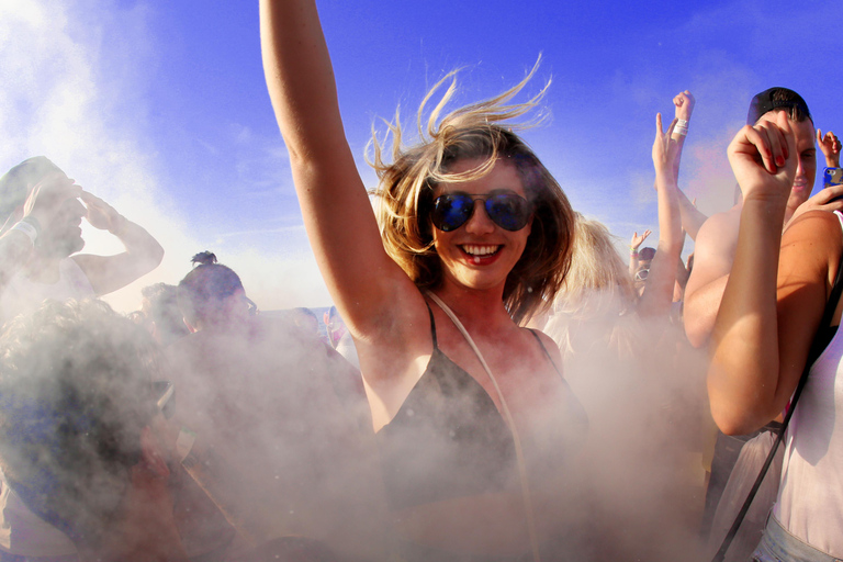 Ibiza Sunset Boat Party met 3 uur open bar + toegang tot 3 clubsIbiza: The Floating Club met drankjes, maaltijd en toegang tot het strand