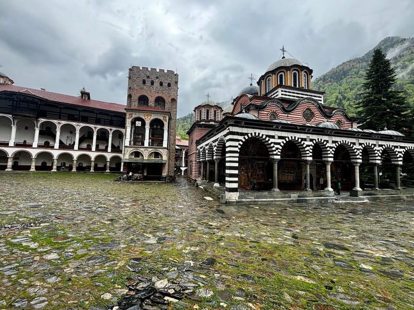 SOFÍA:Monasterio de Rila,Pirámides de Stob y Cueva de San Iván Rilski