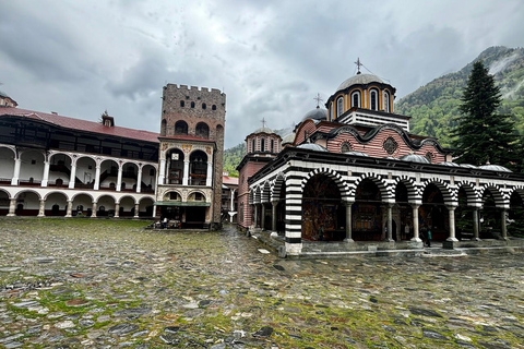 Monasterio de Rila,GRUPO PEQUEÑO ,Cueva Rilska,Stoby Desde SOFIASOFÍA -Monasterio de Rila, pirámides de Stob y cueva de San Iván Rilski.