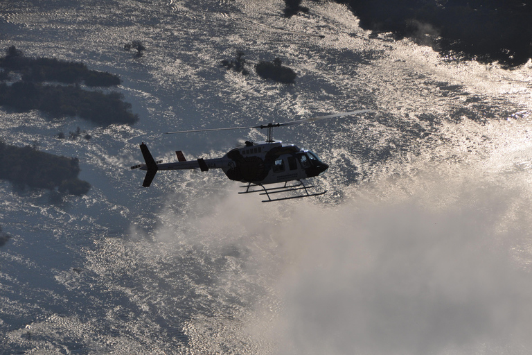 Helikopterflygning över Victoriafallen