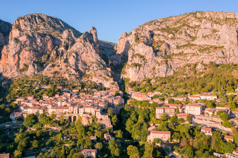 Alpes salvajes, Cañón del Verdon, pueblo de Moustiers, campos de lavanda