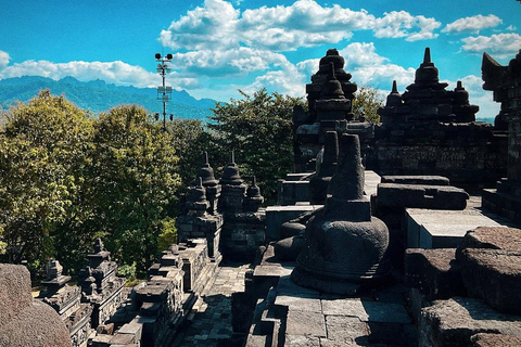 Randonnée avec camping et visite du mont Merbabu et de Borobudur (2 jours/1 nuit)Randonnée et visite du mont Merbabu et de Borobudur (2 jours, 1 nuit)