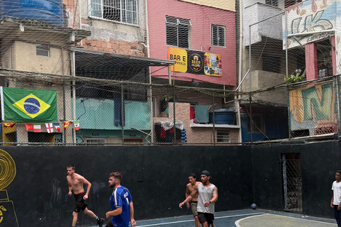 Rio: Tour and FIFA soccer field in the heart of the Tavares Bastos favela Rio: Visit and FIFA football pitch in the heart of the Tavares Bastos favela