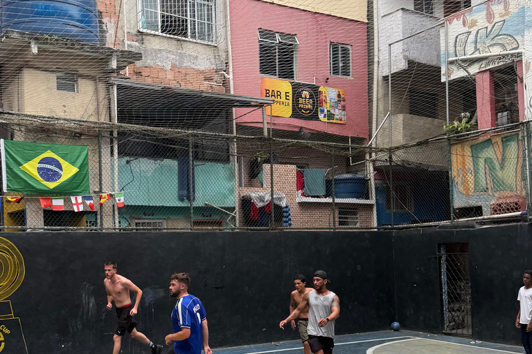 Rio: Tour and FIFA soccer field in the heart of the Tavares Bastos favela Rio: Visit and FIFA football pitch in the heart of the Tavares Bastos favela