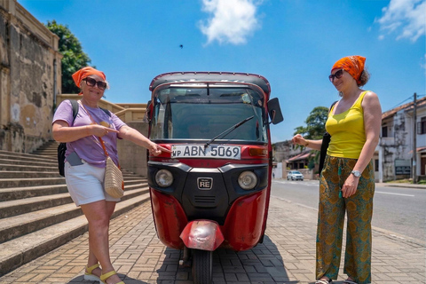 Colombo: Private Tuk-Tuk City Tour with Guide & Tickets Colombo: Private Tuk-Tuk Tour & Authentic Ceylon Tea Tasting