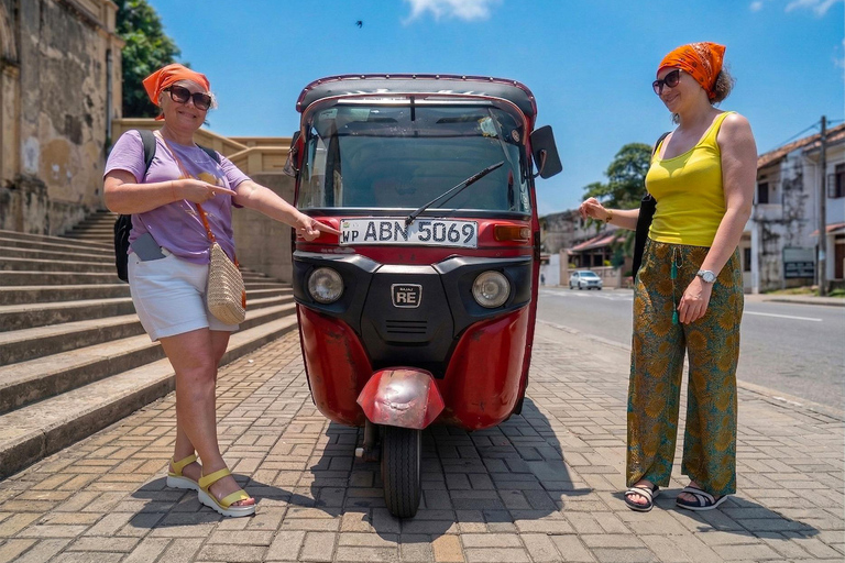 Colombo: Private Tuk-Tuk City Tour with Guide & Tickets Colombo: Private Tuk-Tuk Tour & Authentic Ceylon Tea Tasting