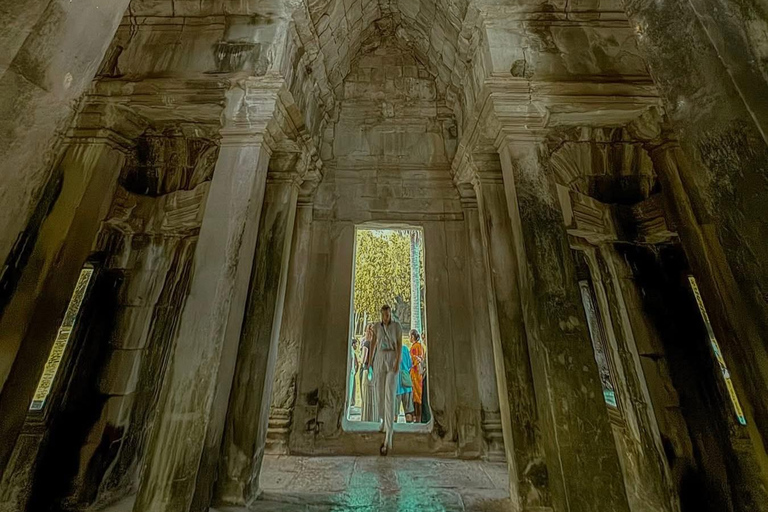 Siem Reap: Private Angkor Wat Tuk-Tuk Tour in Spanish Angkor Wat Sunset & Small Circuit (Spanish-Speaking Guide)