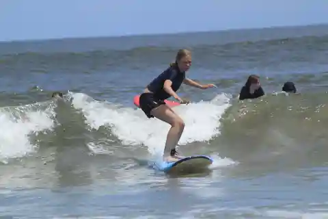 Tamarindo: Surflektion med en lokal instruktör