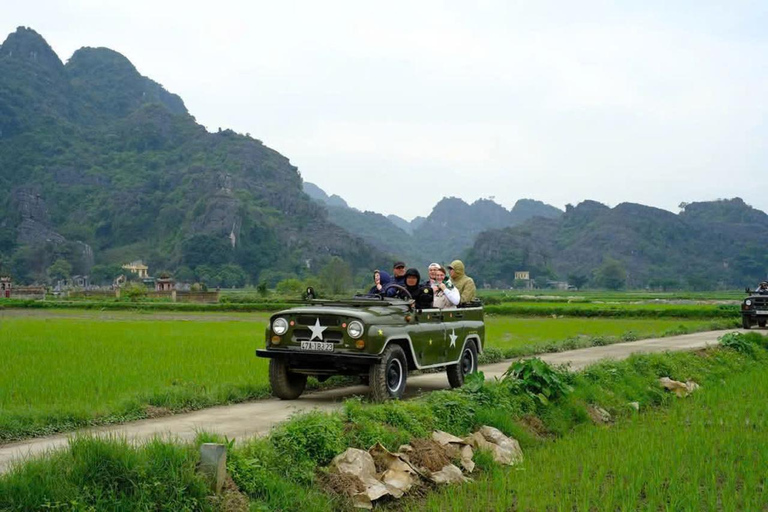 从河内出发：宁平吉普车探险之旅（华闾、长安、木阿）From Hanoi: Ninh Binh Jeep Adventure – Hoa Lu, Trang An, Mua