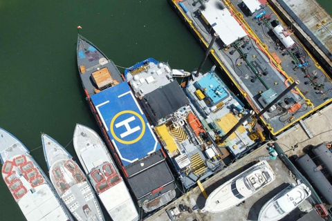 Helicopter Flight Over Tierra Bomba, VIP Bay Tour, Lunch, and Open Bar Helicopter Flight in Tierra Bomba Tour Bahía VIP, Lunch and Open Bar