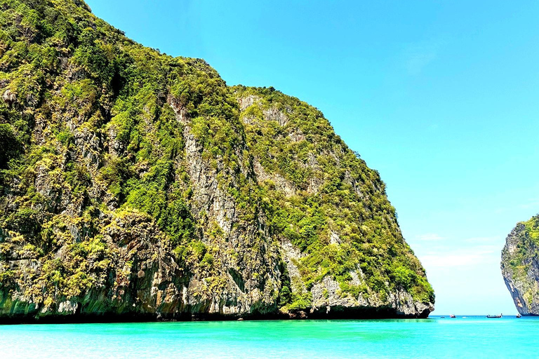 Phi Phi Islands Sunrise Tour with Hotel Stay