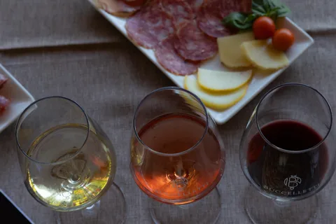 Castiglion Fiorentino: Volo di vino e tagliere di salumi