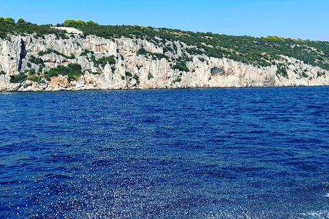 Ze Splitu/Trogiru: Błękitna Laguna i 2 wyspy - pół dnia prywatnieZe Splitu: prywatna półdniowa wycieczka do Błękitnej Laguny i Šolta Nečujam