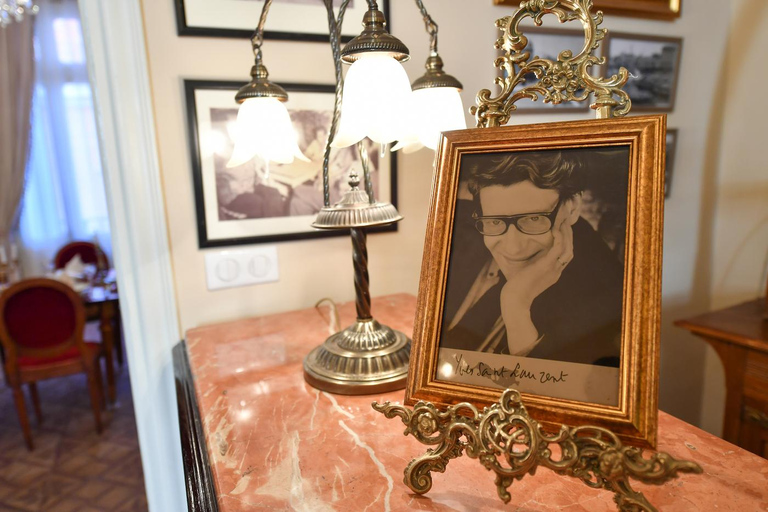 Oran: The absolute everything of El Bahia with a local