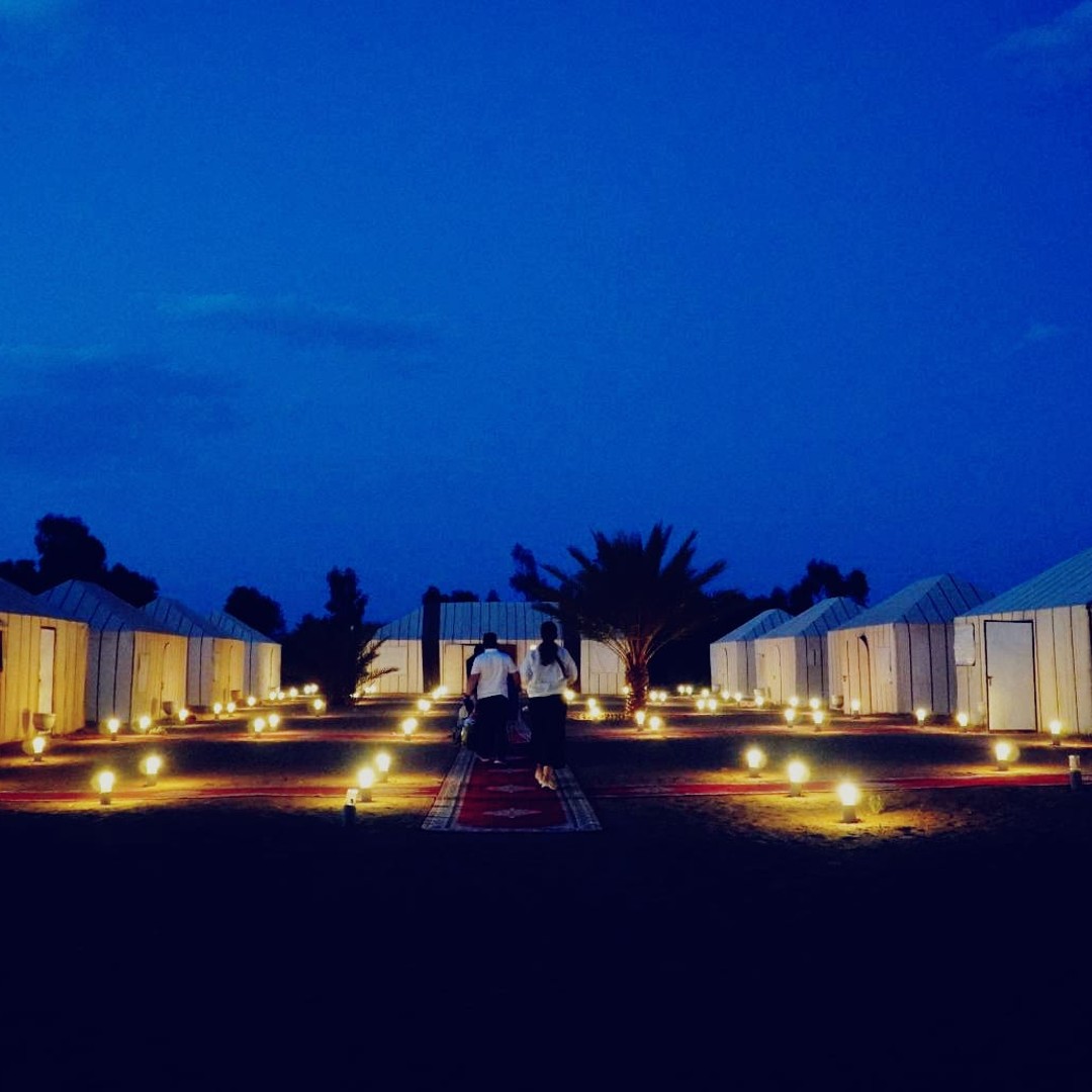 De Merzouga : Nuit dans le désert sous tente chauffée et balade à dos de chameau