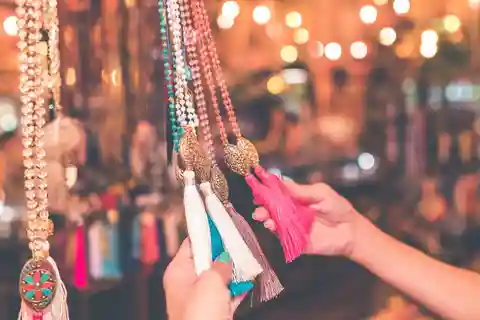 Delhi: Half Day Private Shopping Tour with Guide By Car