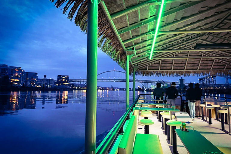 Portland, Oregon: rejs z paradą świątecznych statków (2 godz.)2-godzinne rejsy świątecznymi statkami w stylu wyspiarskim