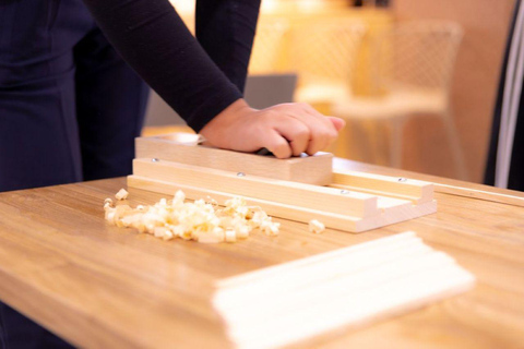 Osaka: Chopstick-Making Workshop with Local Instructor