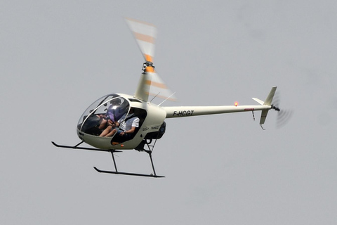 LE HAVRE: 20 minuti di lezione di volo in elicottero