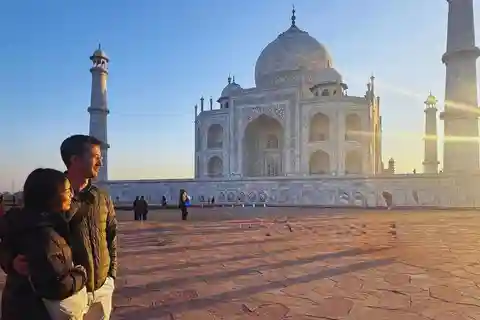 From Delhi: Taj Mahal & Agra Trip with Premium Luxury Car