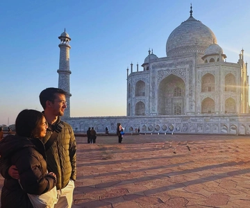 From Delhi: Taj Mahal & Agra Trip with Premium Luxury Car
