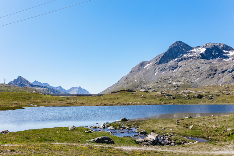 Tirano naar St. Moritz: Bernina Rode Trein Retour DagkaartRode Bernina-trein: dagticket 1e klas heen en terug