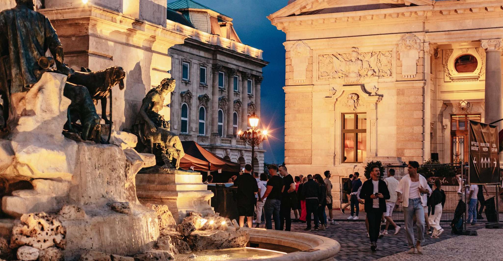 Budapest: Buda Castle District Vampires and Myths Night Tour photo 3