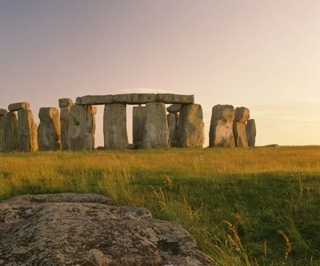 London: Stonehenge, Bath, Lacock, & Avebury Small Group Tour
