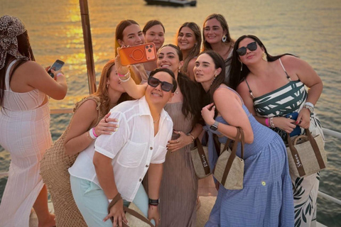 **Cartagena: Sunset Catamaran, Drinks & Night Party**