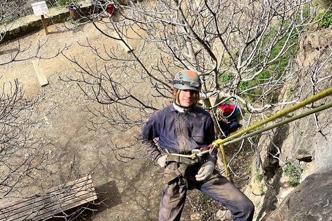 Madrid: Aventura de espeleologia e rapel com transporte
