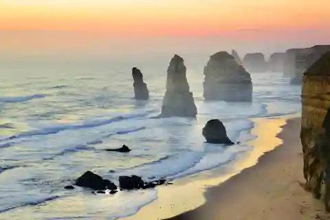 Great Ocean Road & 12 Apostles Tour: Day Trip Escape City