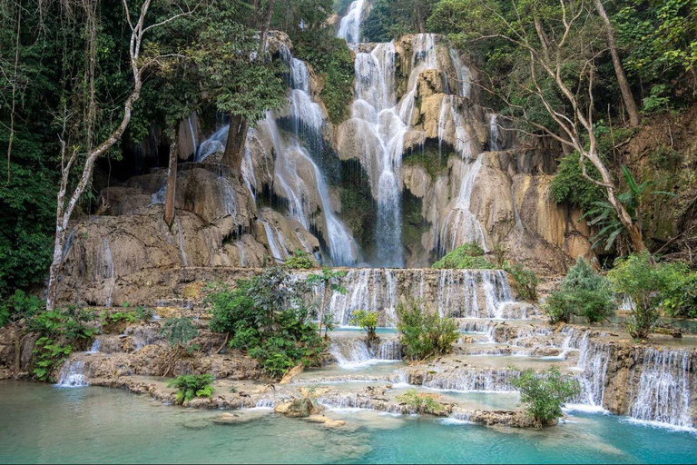 Luang Prabang: Cascate di Kuang Si nel pomeriggio e crociera al tramontoLuang Prabang: cascate di Kuang Si nel pomeriggio e crociera al tramonto