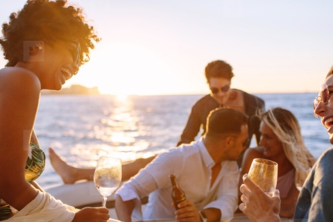 Cartagena: Speedboot zonsondergang met open bar & toegang tot de club