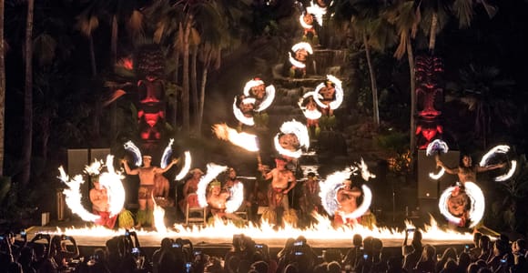 Hawaii: Voted #1 Chief&#39;s Luau Dinner & Fireknife Show Ticket