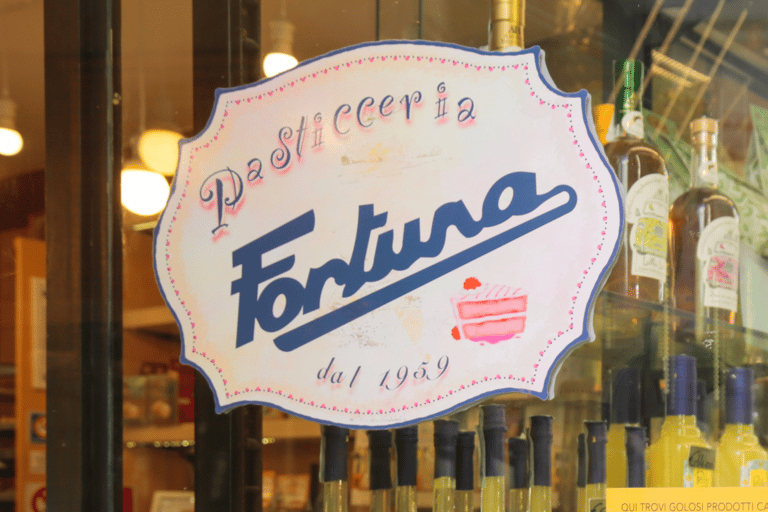 1.5 Hour Food Guided Tour & Sightseeing in Genoa English