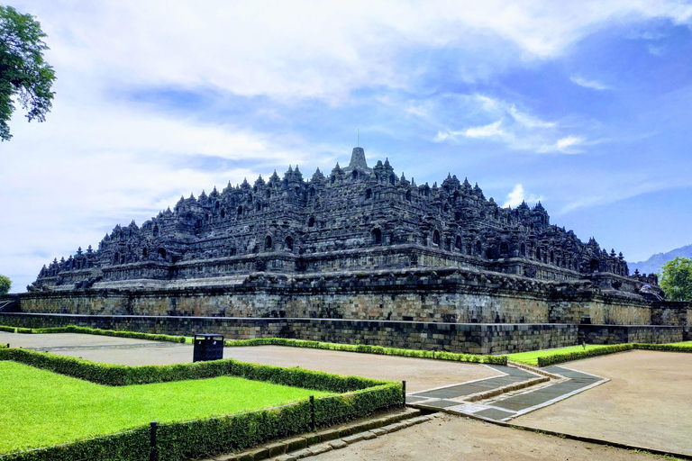 Von Yogyakarta aus: Ein-Tages-Tour Borobudur und Prambanan