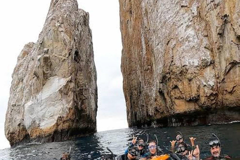 San Cristóbal: 360° Navigable Tour with Lunch & Snorkeling