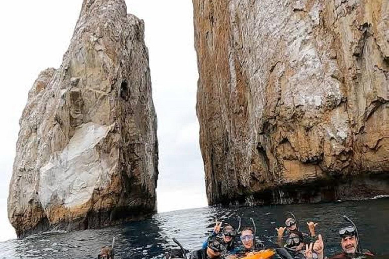 San Cristóbal: 360° Navigable Tour with Lunch & Snorkeling