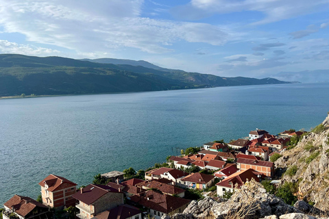 地拉那：埃尔巴桑堡垒、林村和奥赫里德湖之旅