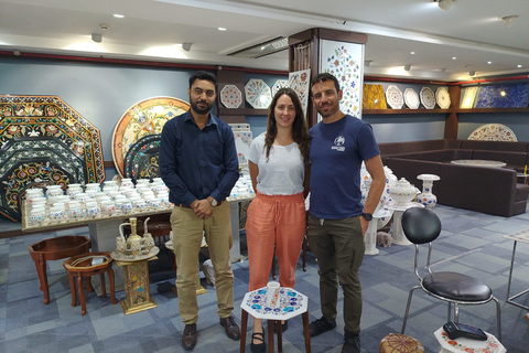 Agra: Shopping Tour Experience with Female Expert Guide Tour with Private Car, Driver and Female Expert Guide