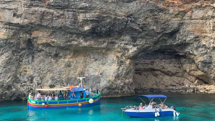 Charter privado de dia inteiro em Comino, Gozo e Malta