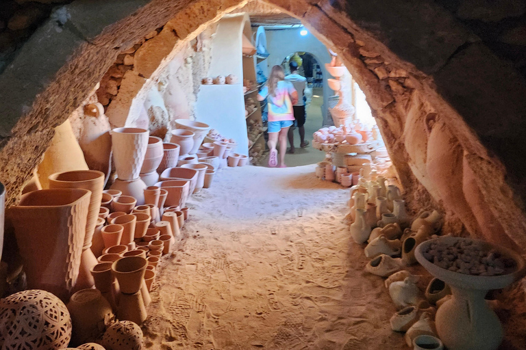 Süd-Djerba mit dem Roller: Olivenbäume, Töpferwaren und SonnenuntergangSüden von Djerba mit dem Roller: Olivenbäume, Töpferwaren und Sonnenuntergang