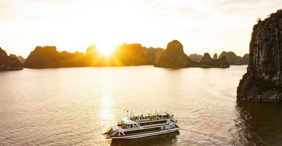 From Hanoi: Halong Bay Deluxe Cruise Day Trip
