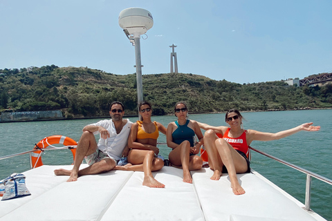 Lisbonne : 6H de visite privée en catamaran avec baignade