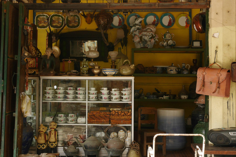 Yogyakarta: Surakarta Guided Day Trip by Light Rail Transit