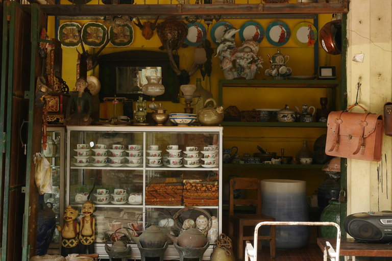 Yogyakarta: Surakarta Guided Day Trip by Light Rail Transit